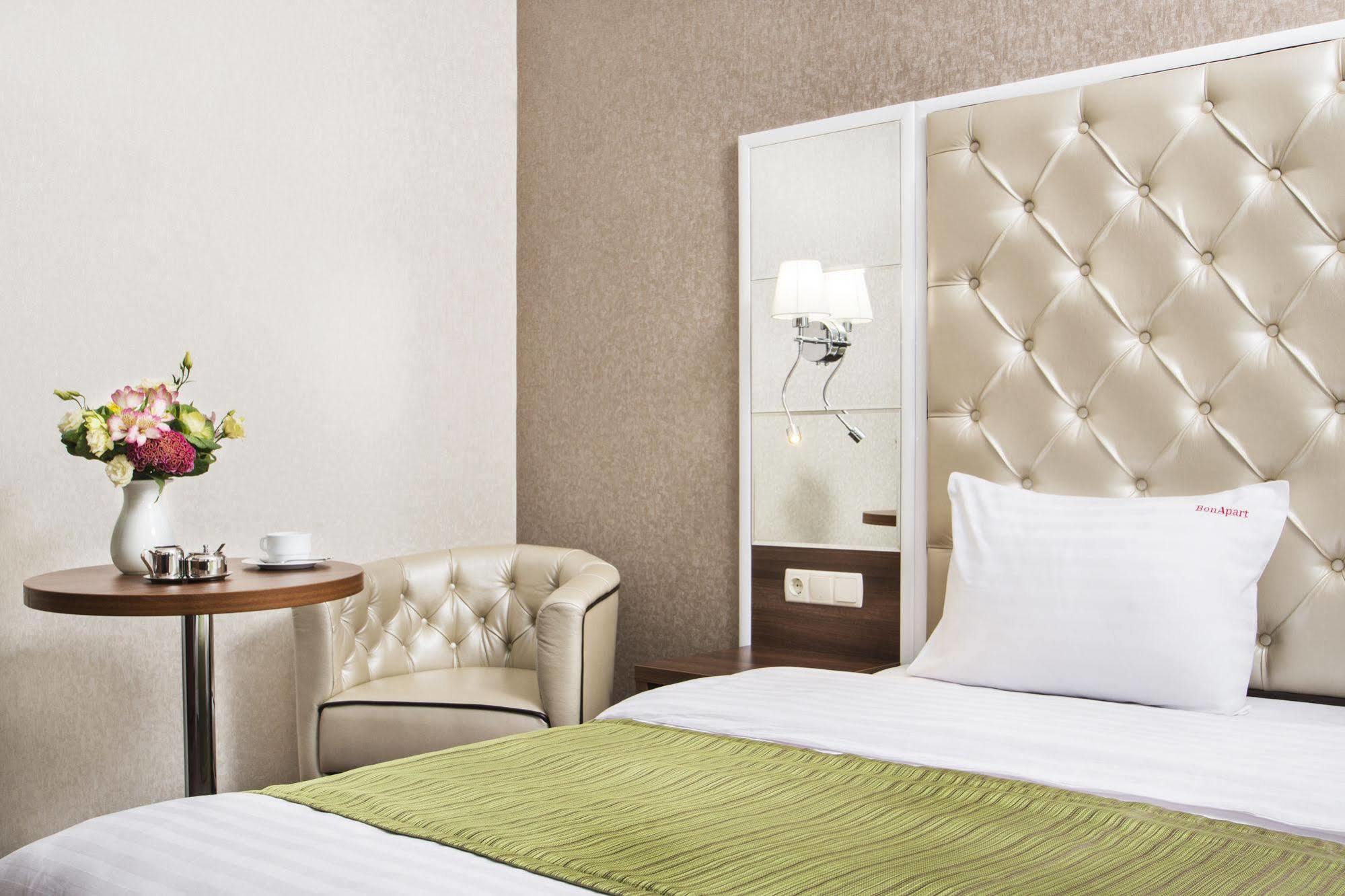 Bonapart Hotel By Uhm Κίεβο Εξωτερικό φωτογραφία