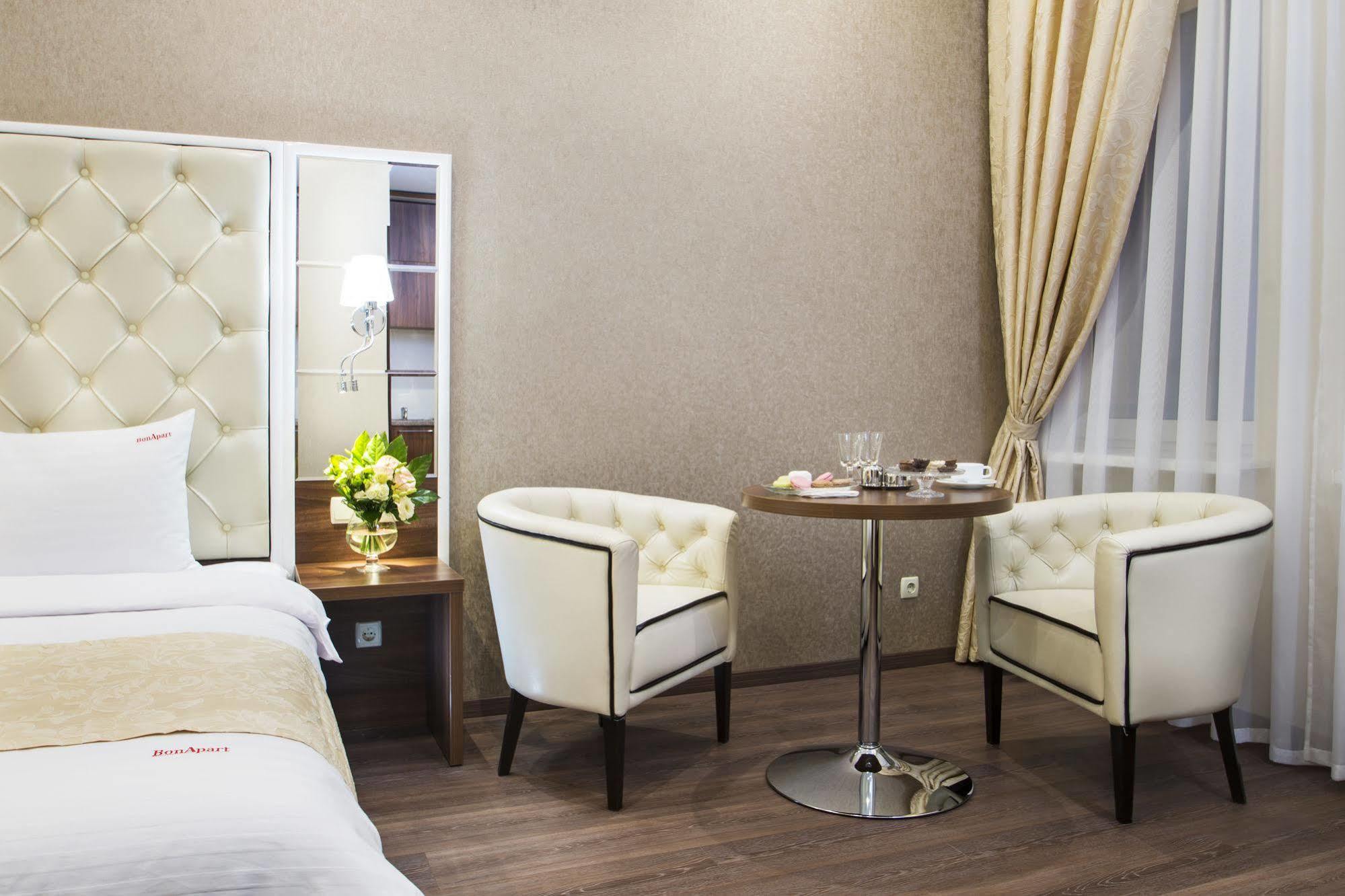 Bonapart Hotel By Uhm Κίεβο Εξωτερικό φωτογραφία