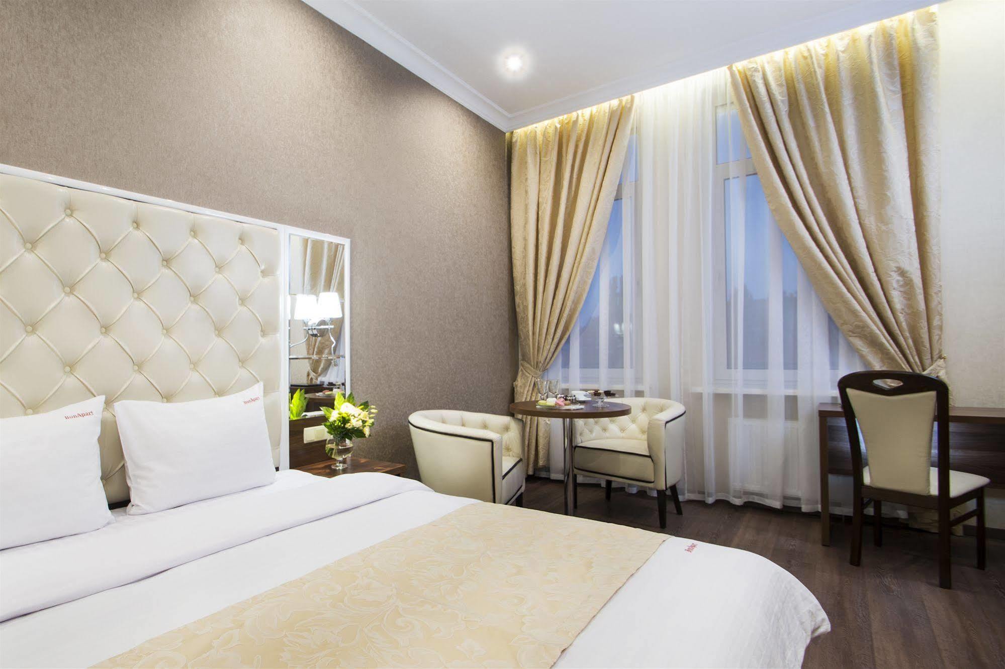 Bonapart Hotel By Uhm Κίεβο Εξωτερικό φωτογραφία
